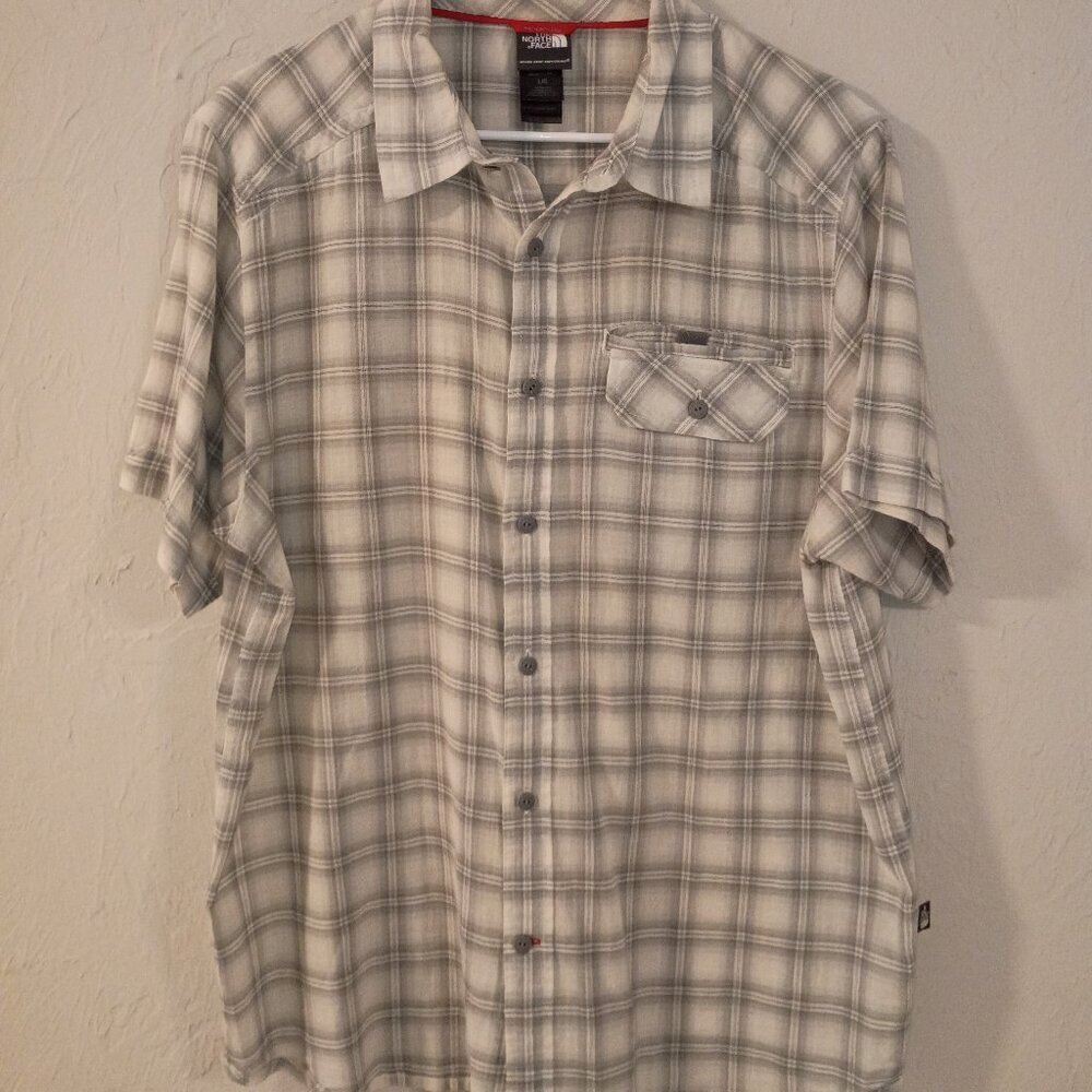 The North Face Plaid Shirt Men’s Large Short Sleeve Button Up Outdoor Hiking